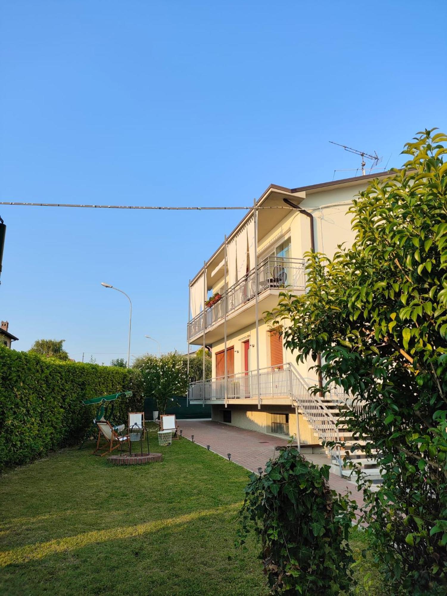 Apartamento La Casa Dei Butei Castelnuovo del Garda Exterior foto